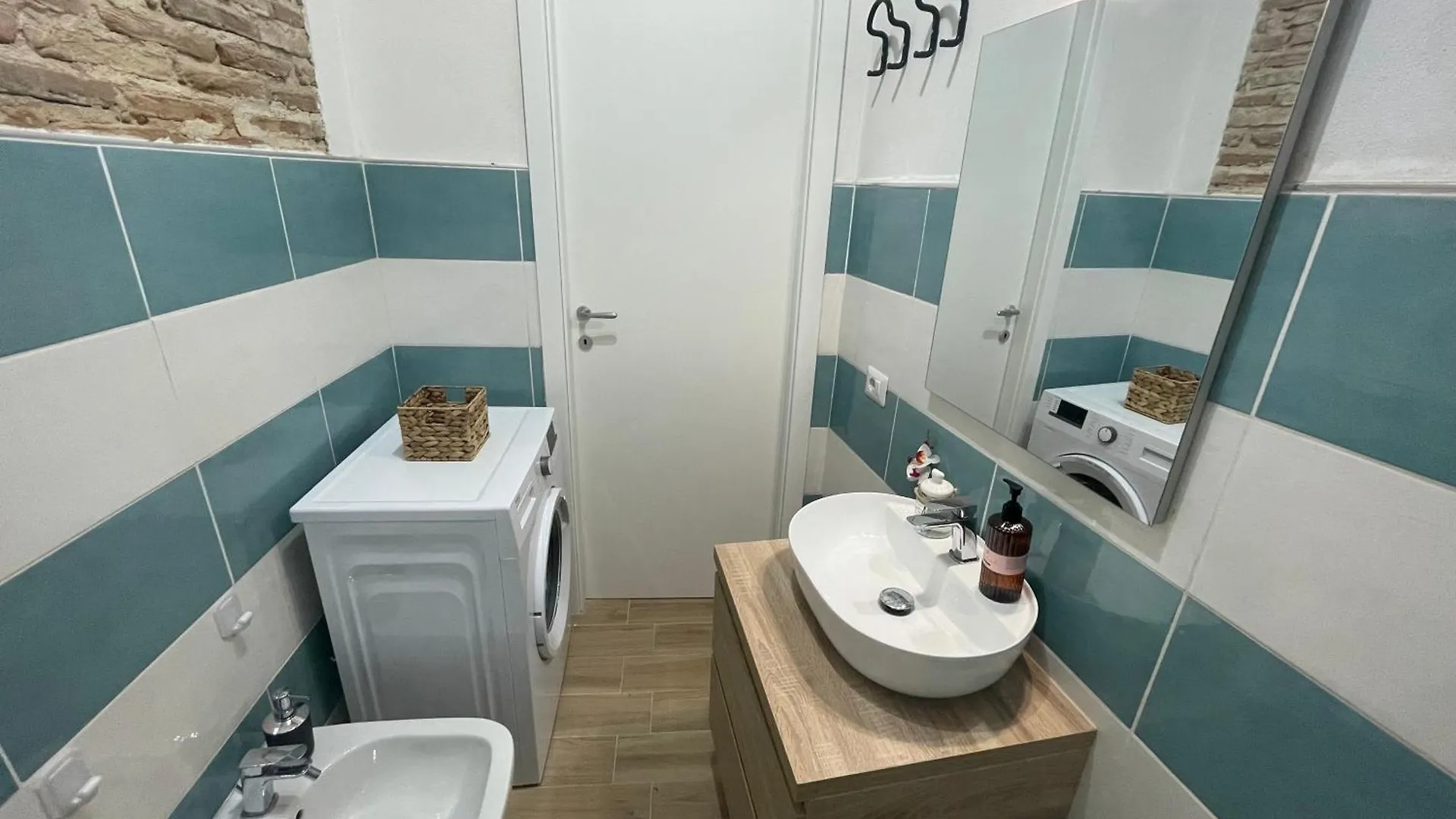 Centro Storico Lovely House R9345 Cagliari Apartment